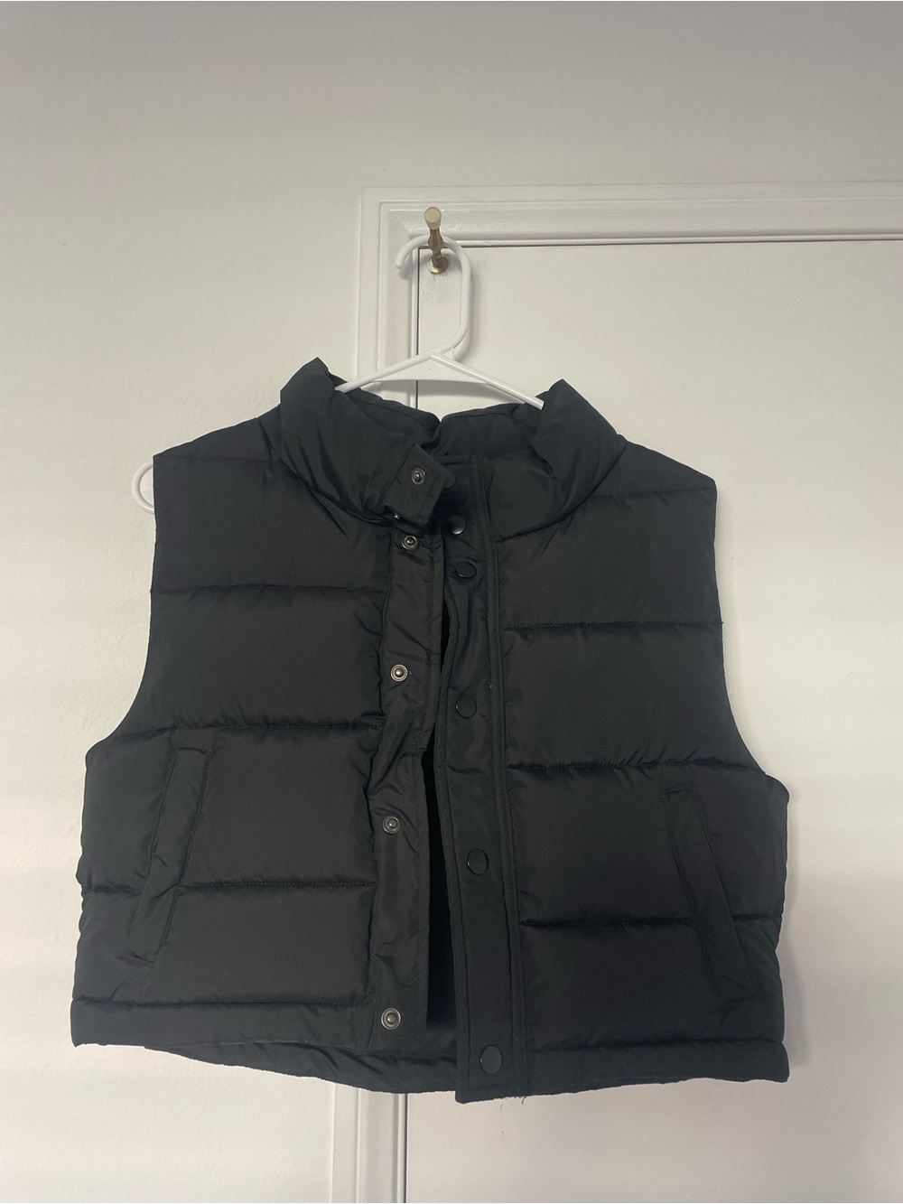 Women's Black Cropped Puffer Vest - Sleeveless Quilted Jacket